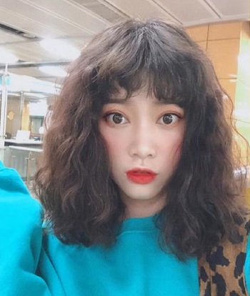 不挑脸型的羊毛卷发型中长发 修颜瘦脸