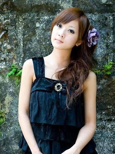 发量少女生适合的蓬松自然长发烫发发型