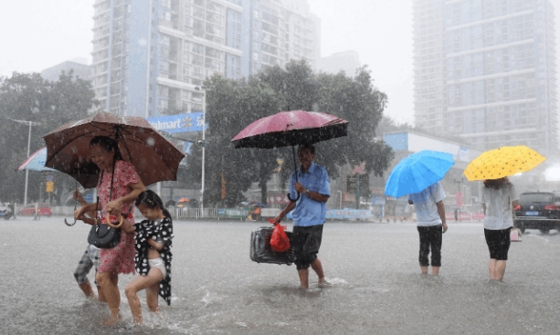 6省暴雨将给返程添堵 暴雨行车该注意什么？ 