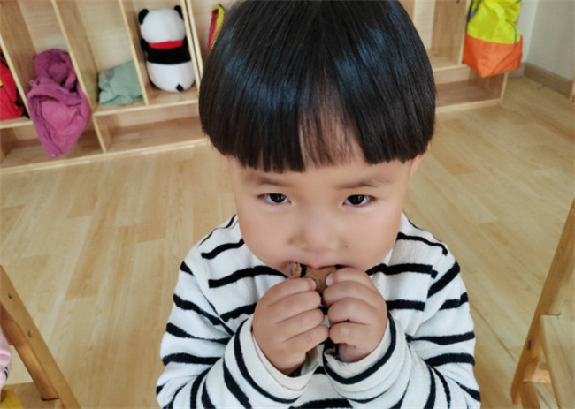幼儿挑食怎么办 萌夫子幼教人的这波神操作 让孩子不再挑食 