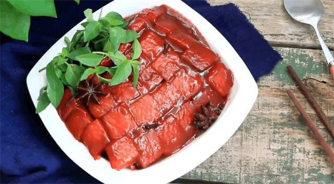 樱桃肉色泽红亮做法 肥而不腻 