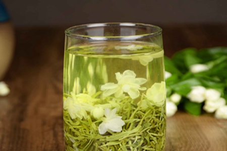 了解痘痘肌适合喝的花茶，常喝促进皮肤修复恢复光滑肌肤