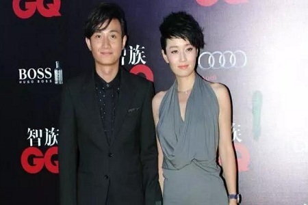 马伊琍文章牵手现身，亮点却在发型上