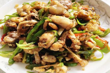 田鸡怎么做好吃？爆炒田鸡的家常做法香辣美味