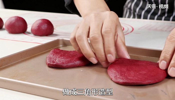 红丝绒软欧包的做法 红丝绒软欧包怎么做 