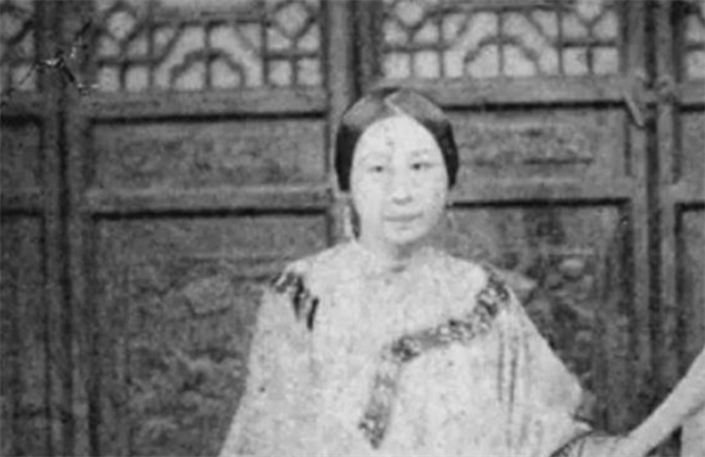 1888年，李鸿章将22岁的女儿嫁给老大臣，二人后代如今家喻户晓 