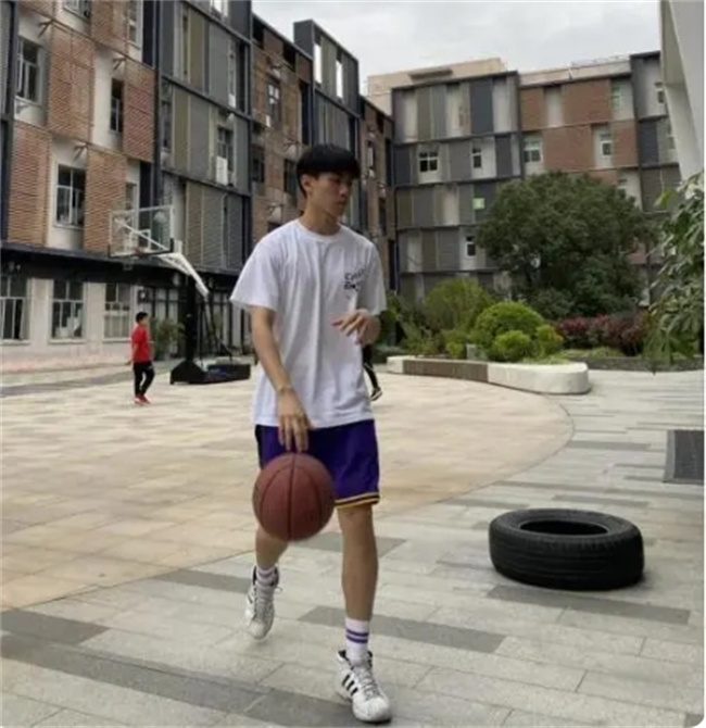 13岁男孩身高直冲177，儿科医生：多吃“3黄”，或助孩子长高 