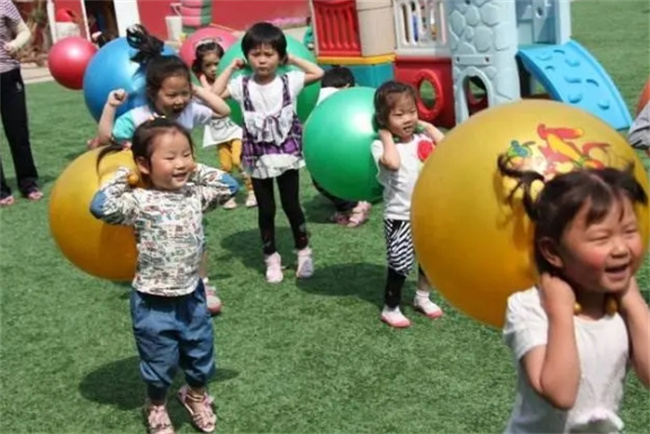 幼儿园出现“潜规则”，家长自以为孩子乐在其中，殊不知苦了娃！ 