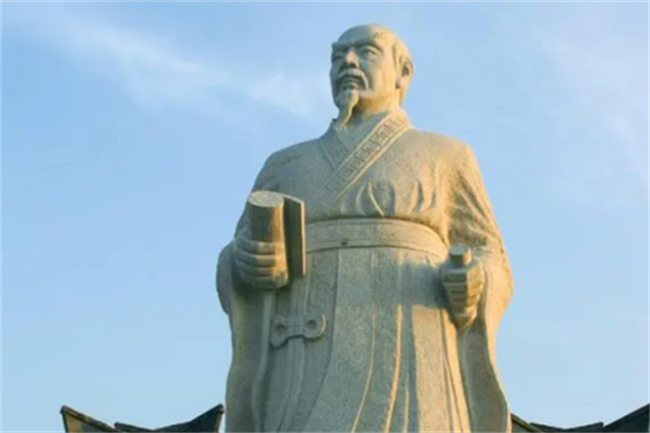 东汉末年 几乎掌管全局的袁绍 为何后来会被董卓捷足先登 