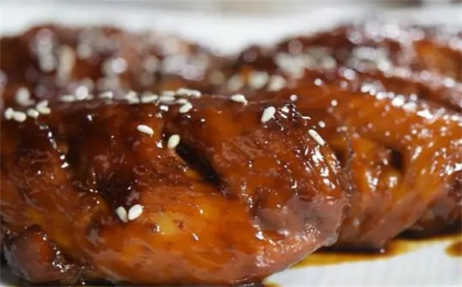 一斤鸡翅，一勺陈醋，做出来的焦糖鸡翅，美味可口，吃了还想吃！ 