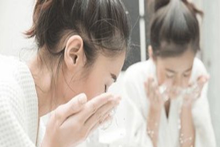 洗完脸别忘了一件小事，90%的人都做错了