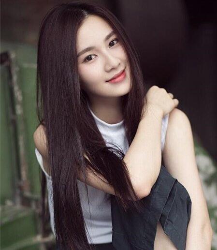 学院文艺风直发流行发型及发色