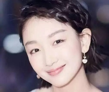 女生知性中长发发型扎法  让你变得更完美