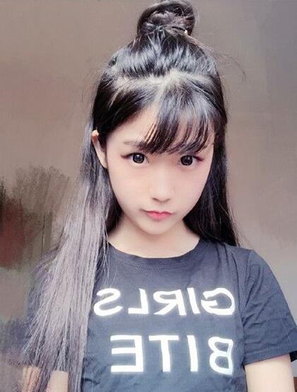 长发减龄丸子头扎发发型