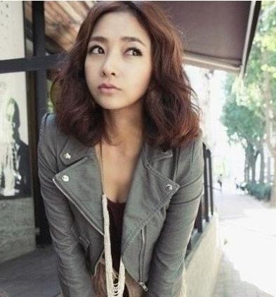 额头高女生适合的修颜中分发型