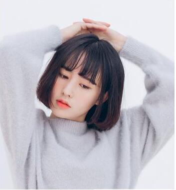 长脸女孩适合的减龄短烫发发型