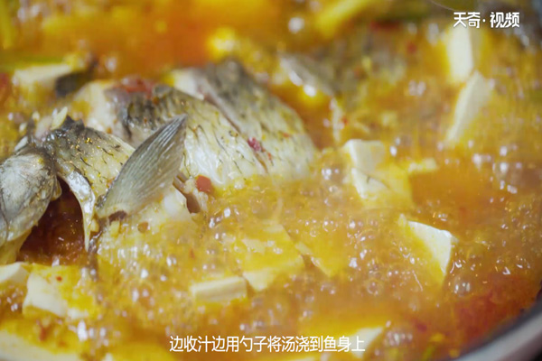 豆瓣豆腐烧鲫鱼的做法 