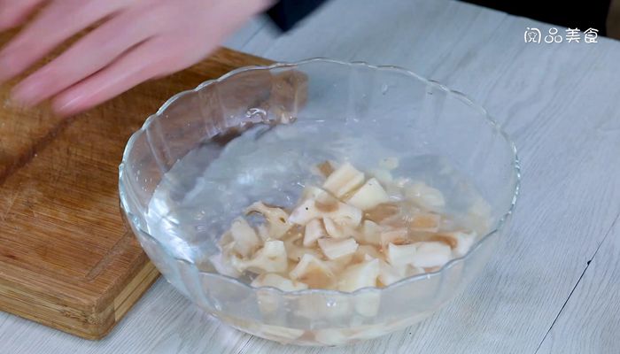 凉拌香辣藕丁的做法  凉拌香辣藕丁怎么做 