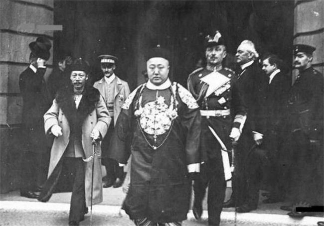 光绪的弟弟出访英国 英国为让他购买军舰为他放了一次特殊的烟花 