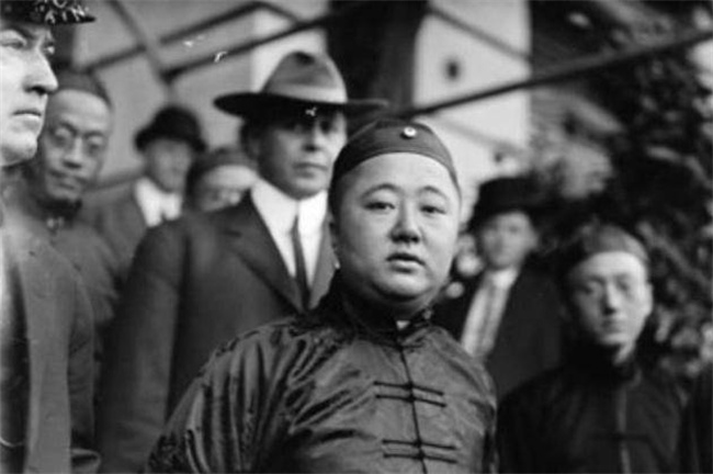 光绪的弟弟出访英国 英国为让他购买军舰为他放了一次特殊的烟花 