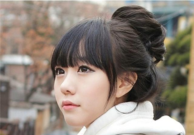 女生两步就能打造空气感花苞头