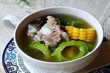 排骨汤怎么炖最好喝？清炖排骨汤的做法大全