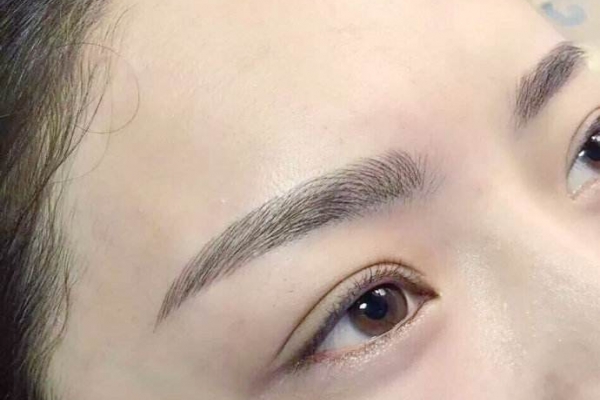 新手女生化妆的四大雷区，会让你越画越丑