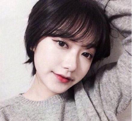 颧骨凹陷女生适合的甜美有范短发发型