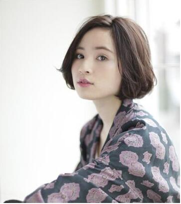 颧骨凹陷女生适合的甜美有范短发发型