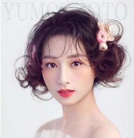 颧骨凹陷女生适合的甜美有范短发发型