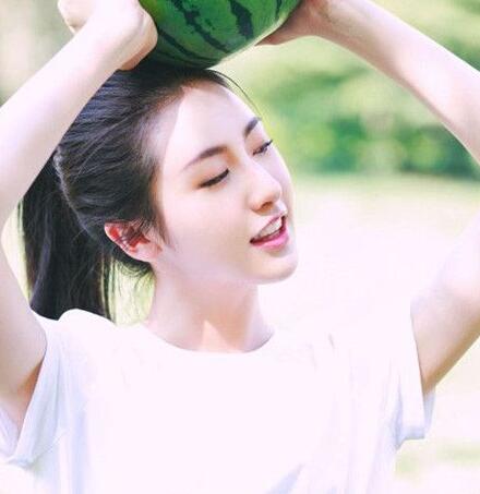 女生夏天最新清爽减龄扎发发型