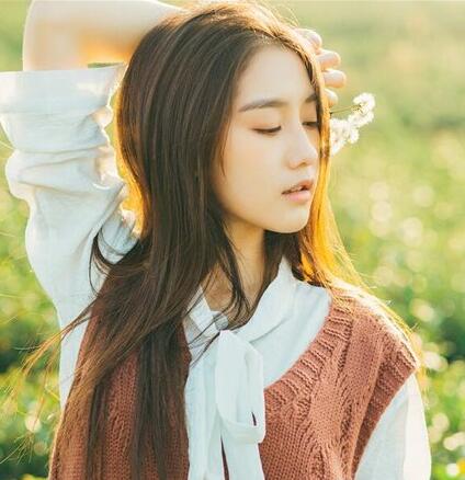 最新流行清纯学院风女生直发发型 心机扮靓无可挑剔