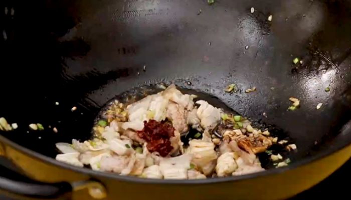 五花肉炒藕丁的做法 五花肉炒藕丁怎么做 