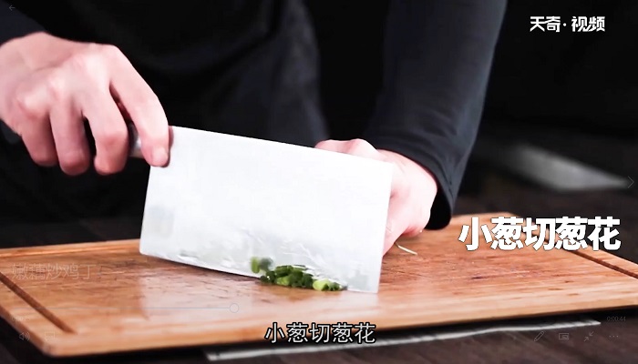 嫩藕炒鸡丁怎么做 嫩藕炒鸡丁的做法 