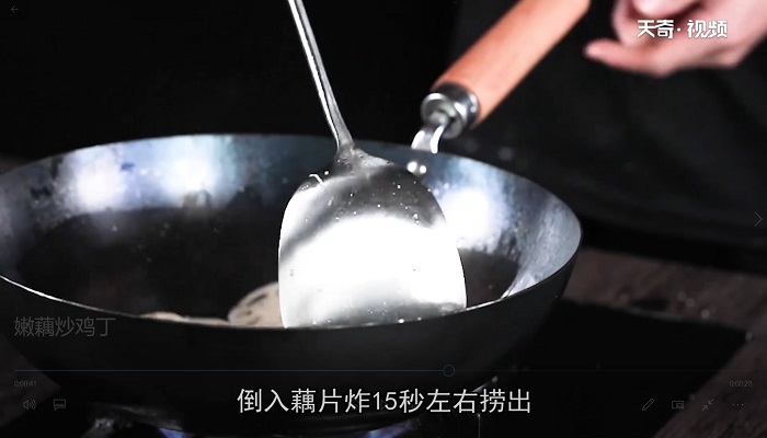 嫩藕炒鸡丁怎么做 嫩藕炒鸡丁的做法 