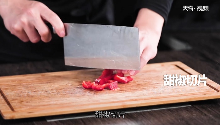 嫩藕炒鸡丁怎么做 嫩藕炒鸡丁的做法 
