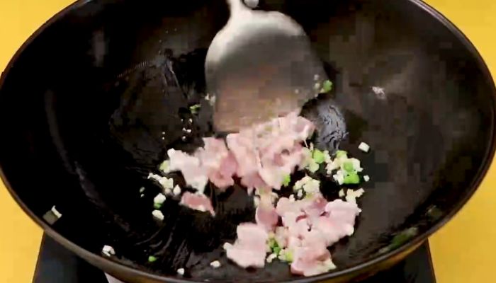 五花肉炒藕丁的做法 五花肉炒藕丁怎么做 
