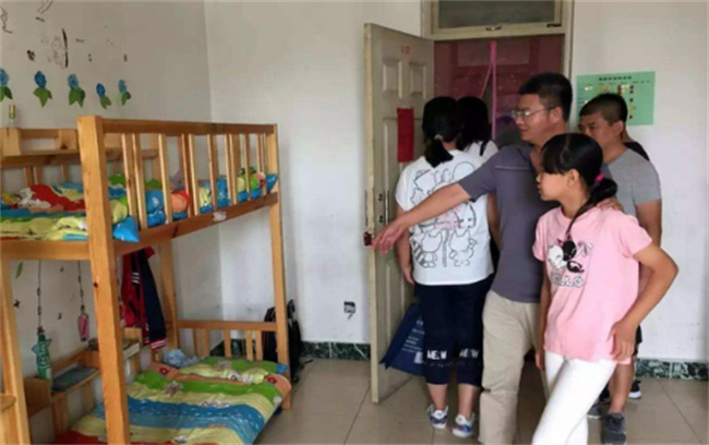 住宿学校好还是走读对孩子成长好（为什么住宿舍容易抑郁） 