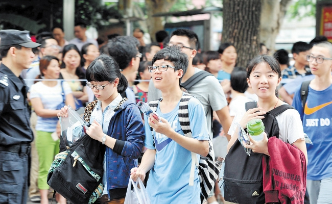 今年高考报名人数1291万 比去年增加了多少？ 