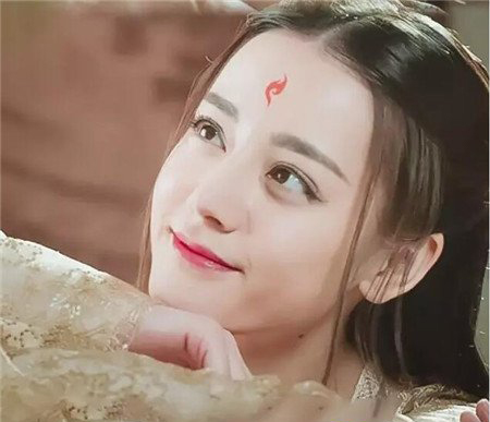 女生圆脸适合什么刘海 女生显瘦龙须刘海发型