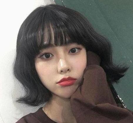 2023女性最新流行黑色发色发型