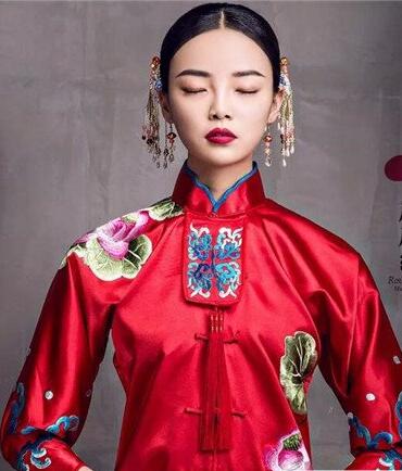 2023年最新流行中式新娘发型 绝美中国风