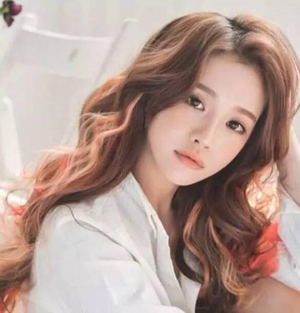 前额不饱满的女生适合的发型