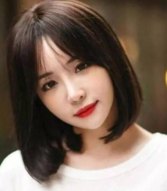 前额不饱满的女生适合的发型
