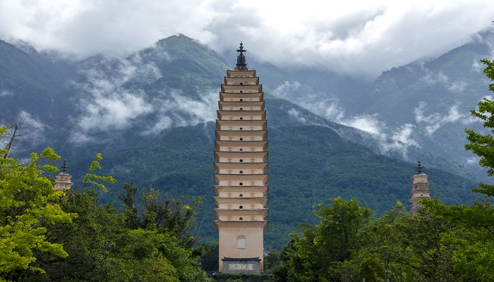 通天塔结局两个小孩 《通天塔》剧情介绍  