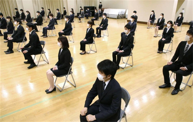重启人生 不想再“考公”的日本年轻人 