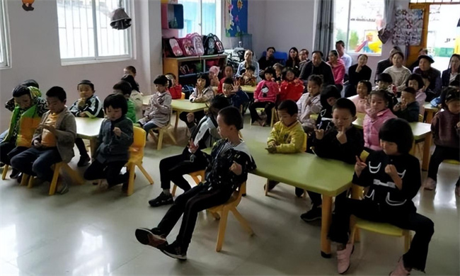 公立幼儿园不教知识 为什么多人抢着进 3个优势 私立比不了 
