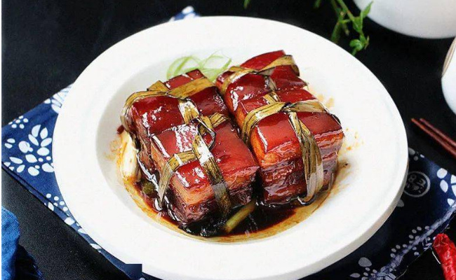 ​一品红烧肉精美做法的步骤有哪些？ 