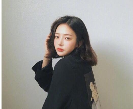 发量少女生适合的短发发型大全