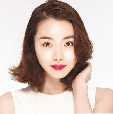 2023年女生流行Ω短发显瘦发型